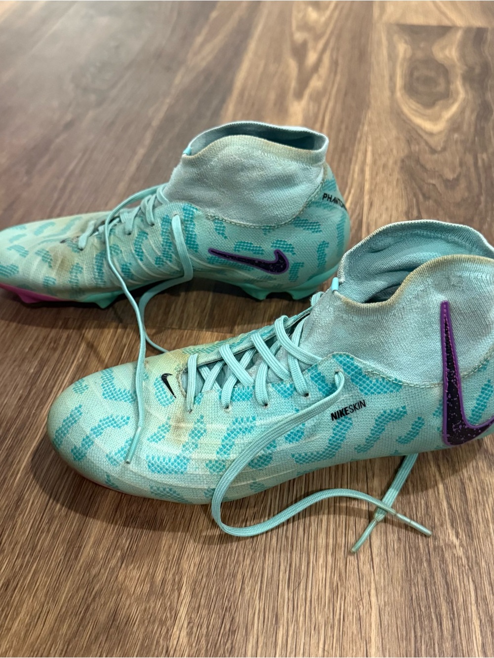 Nike Women’s Teal Nikeskin Soccer Cleats with Purple Swoosh Phantom Luna US 7